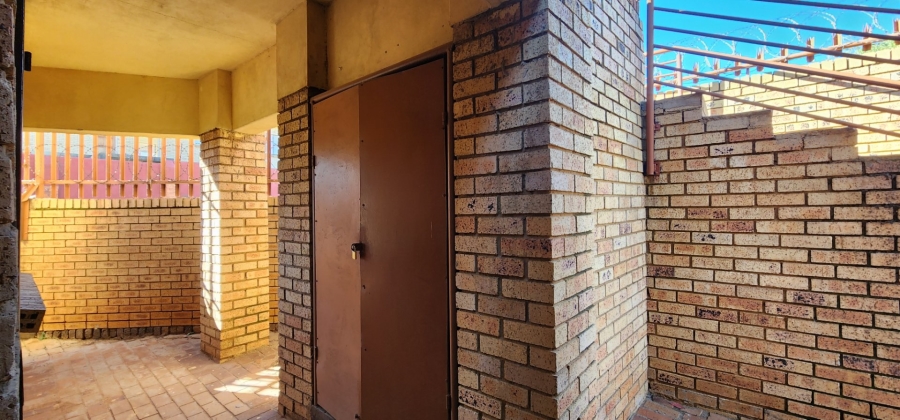 10 Bedroom Property for Sale in Lenasia Ext 1 Gauteng