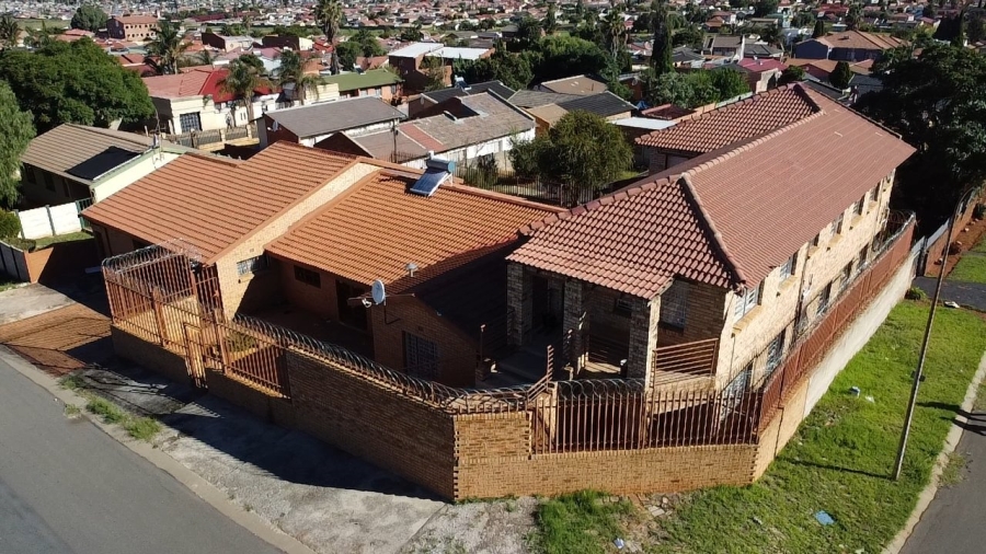 10 Bedroom Property for Sale in Lenasia Ext 1 Gauteng