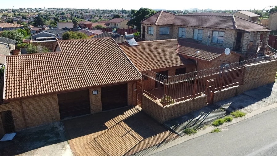 10 Bedroom Property for Sale in Lenasia Ext 1 Gauteng