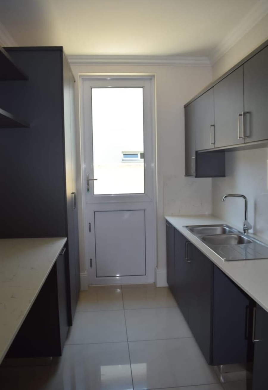 To Let 5 Bedroom Property for Rent in Waterfall Gauteng