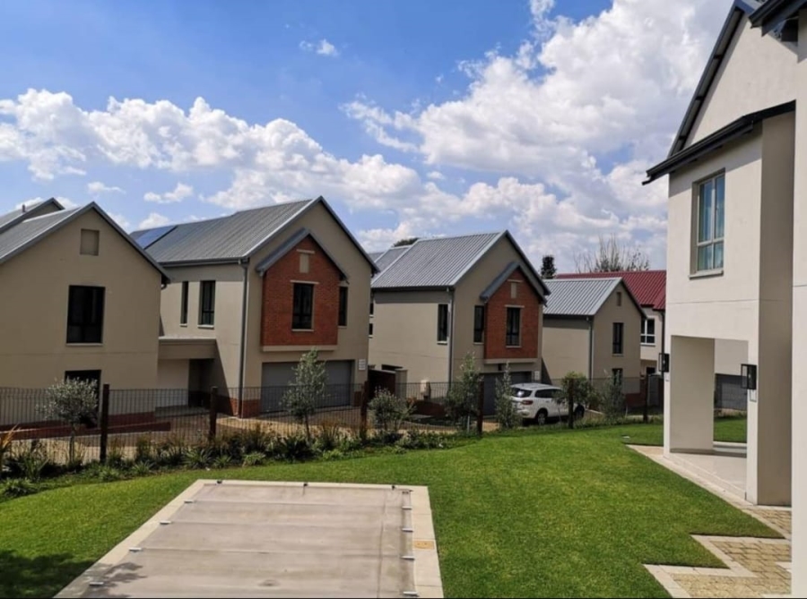 To Let 5 Bedroom Property for Rent in Waterfall Gauteng