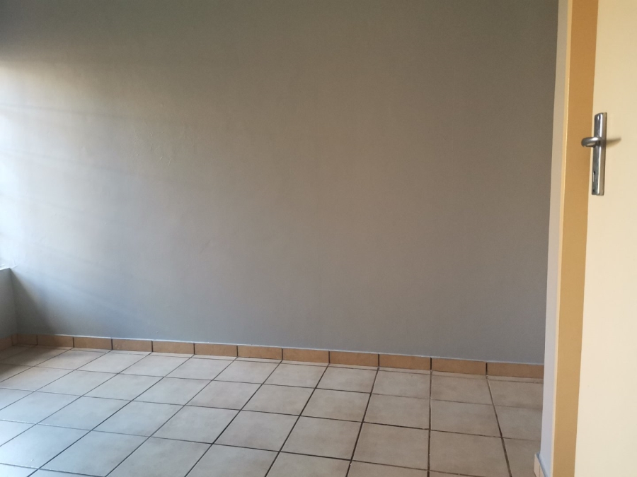 To Let 2 Bedroom Property for Rent in Hesteapark Gauteng