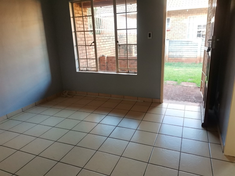 To Let 2 Bedroom Property for Rent in Hesteapark Gauteng