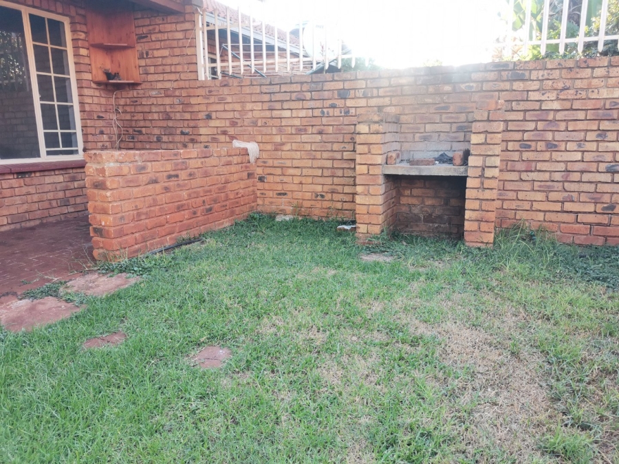 To Let 2 Bedroom Property for Rent in Hesteapark Gauteng