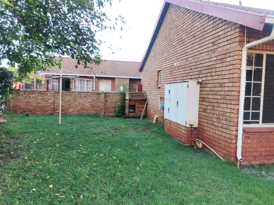 To Let 2 Bedroom Property for Rent in Hesteapark Gauteng