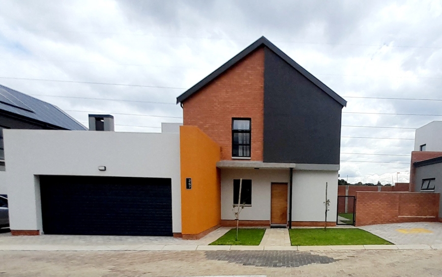 4 Bedroom Property for Sale in Rooihuiskraal North Gauteng