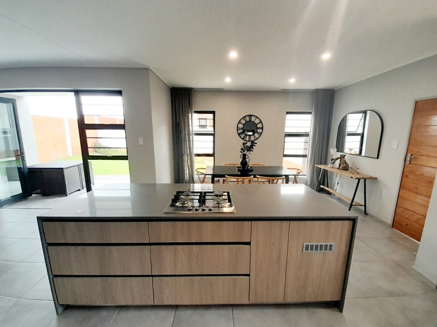 4 Bedroom Property for Sale in Rooihuiskraal North Gauteng