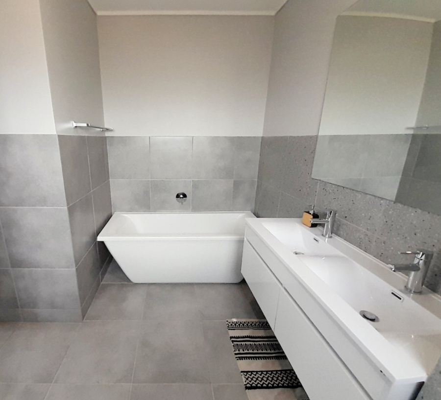 4 Bedroom Property for Sale in Rooihuiskraal North Gauteng