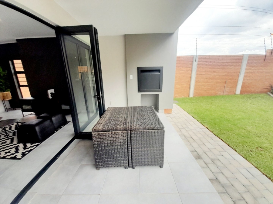 4 Bedroom Property for Sale in Rooihuiskraal North Gauteng