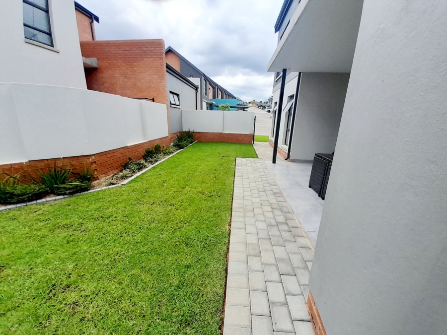 4 Bedroom Property for Sale in Rooihuiskraal North Gauteng