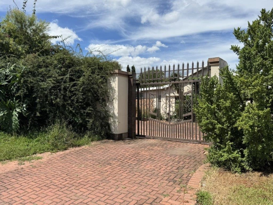 7 Bedroom Property for Sale in Birchleigh Gauteng