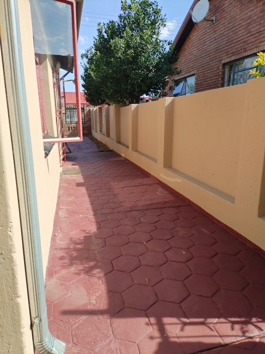 3 Bedroom Property for Sale in Soshanguve G Gauteng