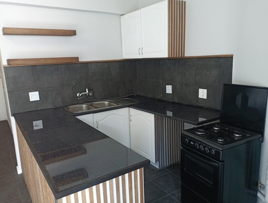 To Let 1 Bedroom Property for Rent in Illovo Gauteng