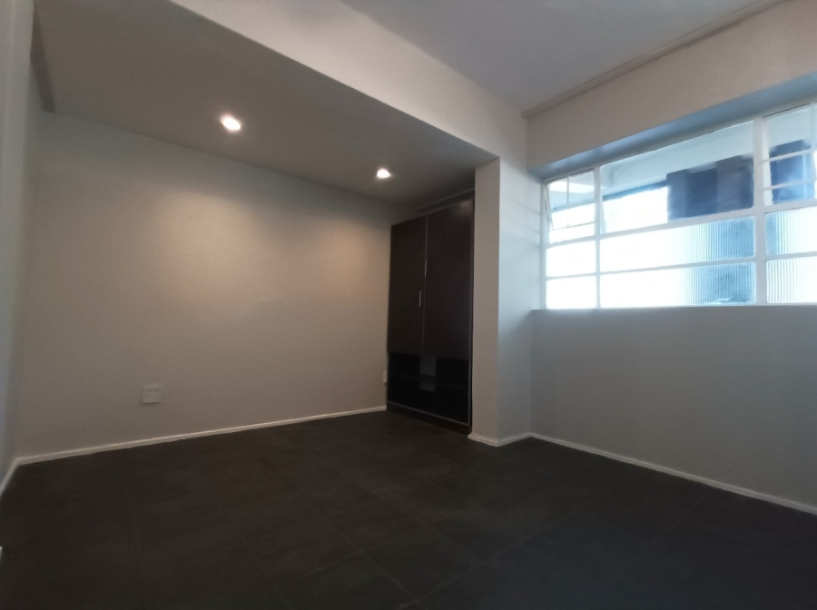 To Let 1 Bedroom Property for Rent in Illovo Gauteng