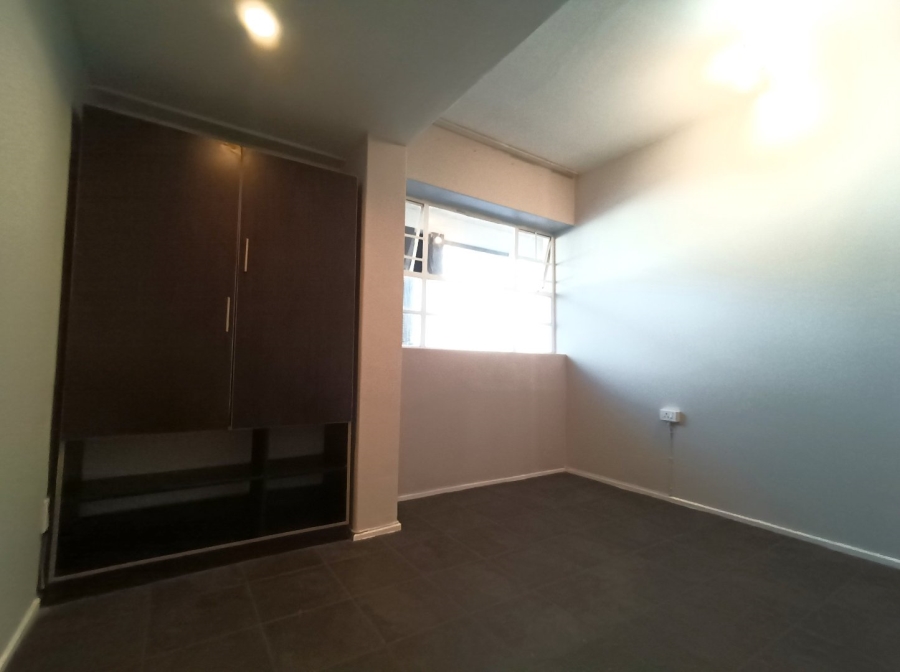 To Let 1 Bedroom Property for Rent in Illovo Gauteng