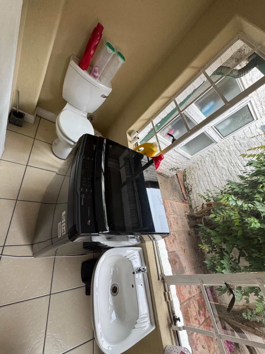 To Let 1 Bedroom Property for Rent in Melrose North Gauteng