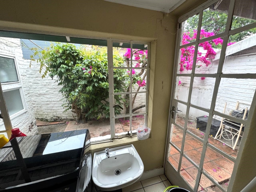 To Let 1 Bedroom Property for Rent in Melrose North Gauteng
