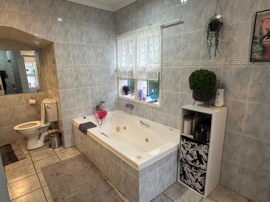 To Let 1 Bedroom Property for Rent in Melrose North Gauteng