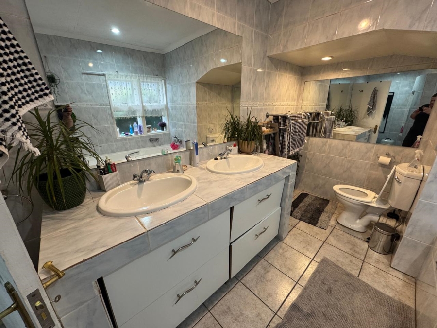 To Let 1 Bedroom Property for Rent in Melrose North Gauteng