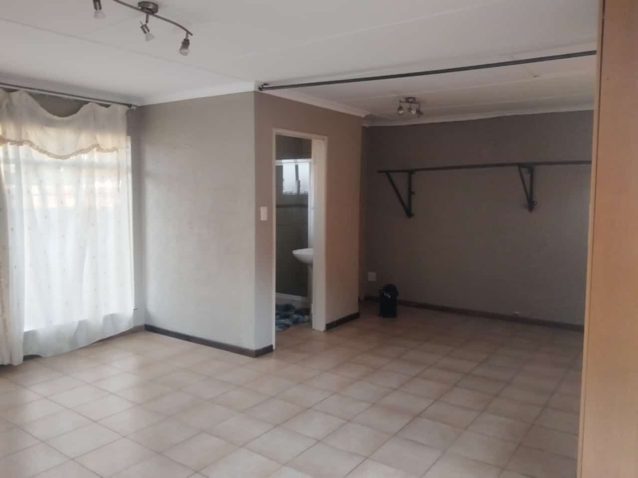 To Let 4 Bedroom Property for Rent in Dalpark Gauteng