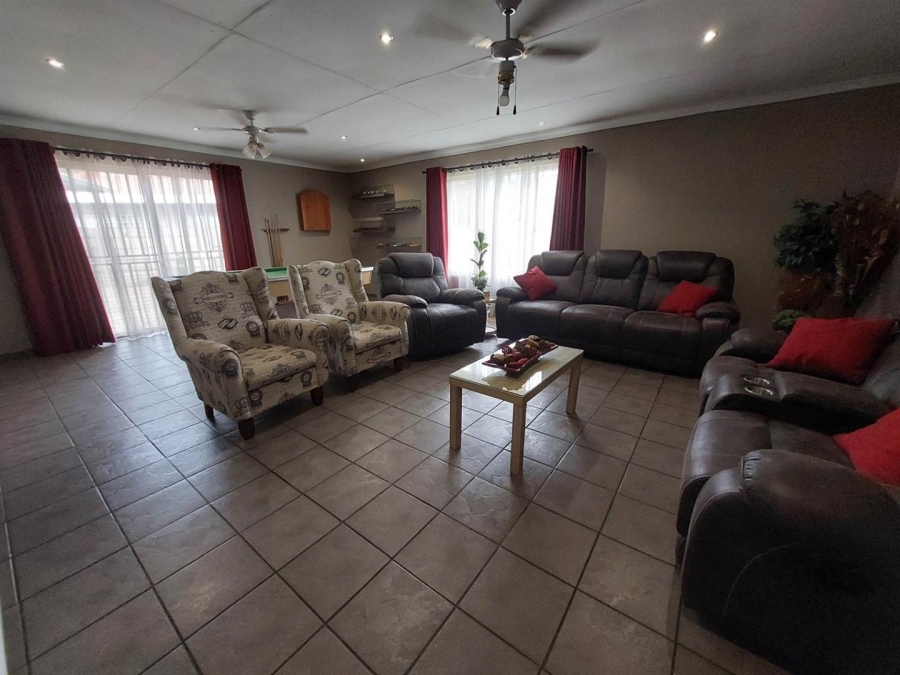 4 Bedroom Property for Sale in Bonaero Park Gauteng