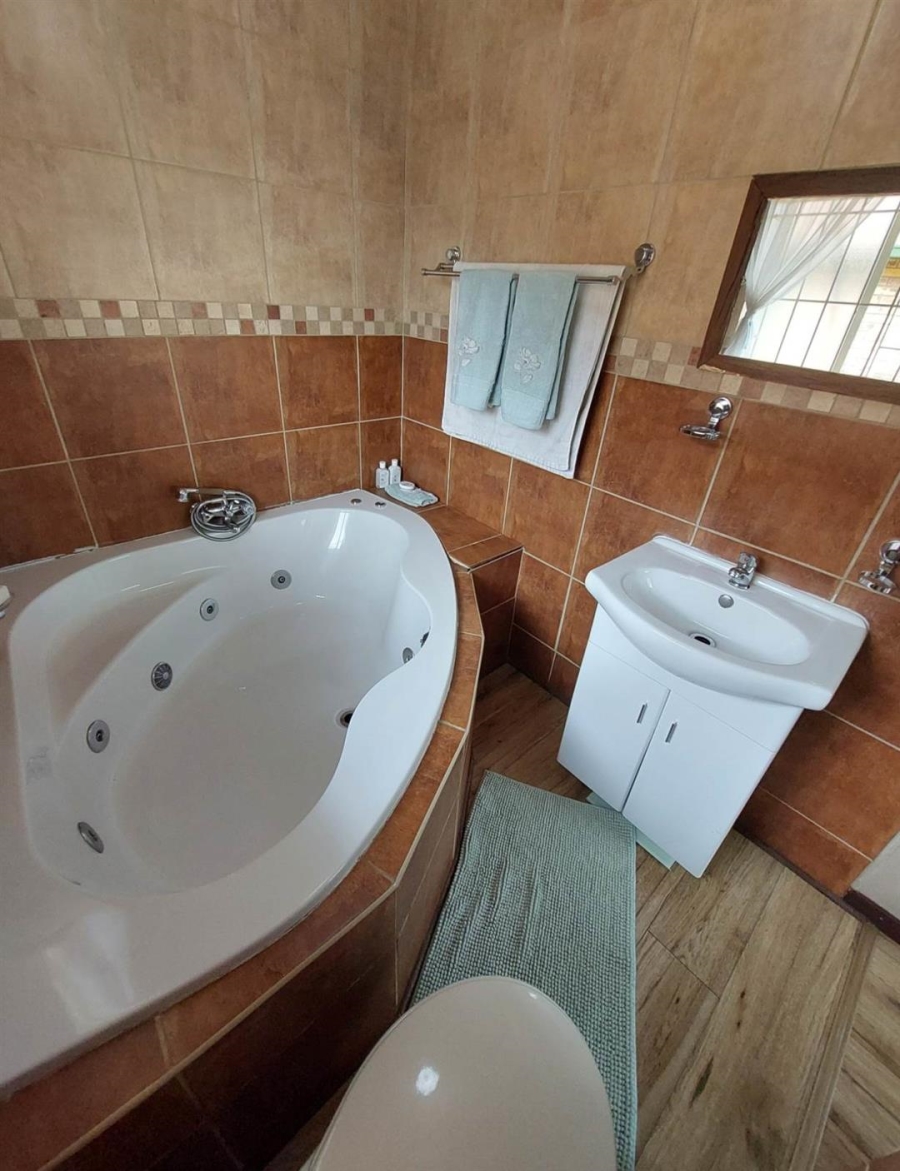 4 Bedroom Property for Sale in Bonaero Park Gauteng