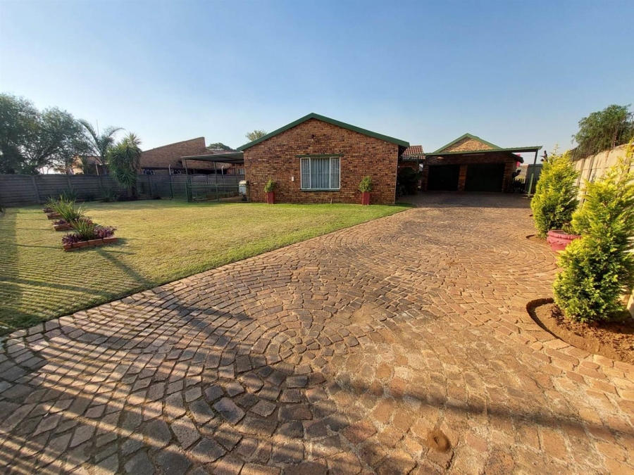 4 Bedroom Property for Sale in Bonaero Park Gauteng