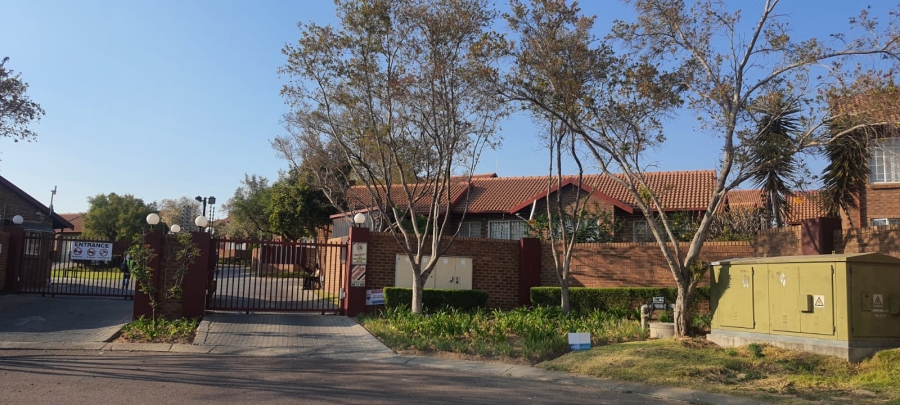 2 Bedroom Property for Sale in The Reeds Gauteng