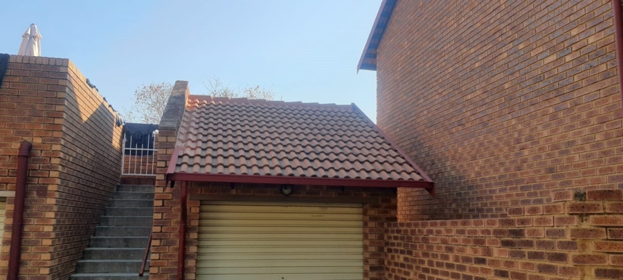 2 Bedroom Property for Sale in The Reeds Gauteng