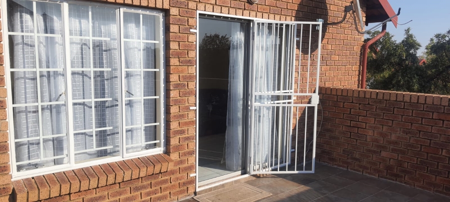 2 Bedroom Property for Sale in The Reeds Gauteng