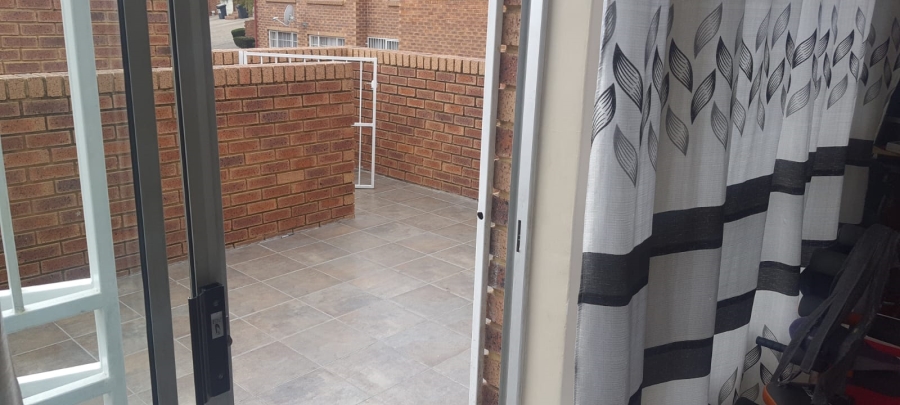 2 Bedroom Property for Sale in The Reeds Gauteng