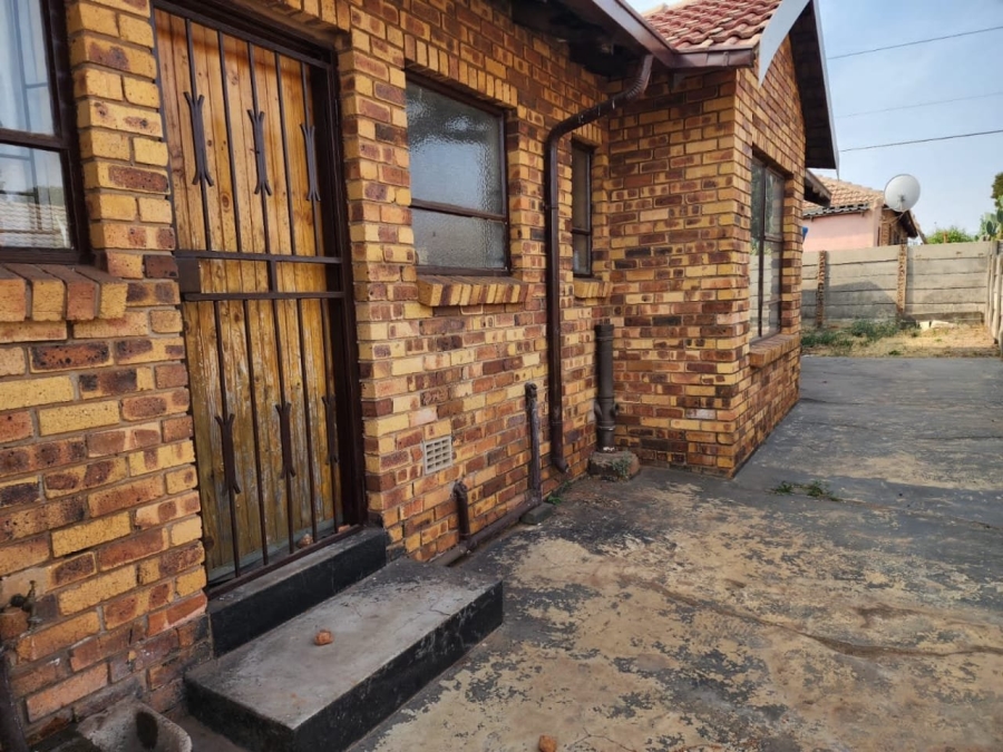  Bedroom Property for Sale in Etwatwa Gauteng