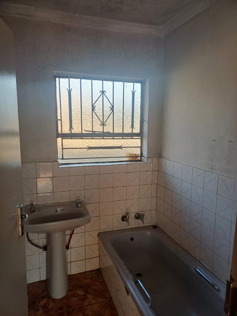  Bedroom Property for Sale in Etwatwa Gauteng