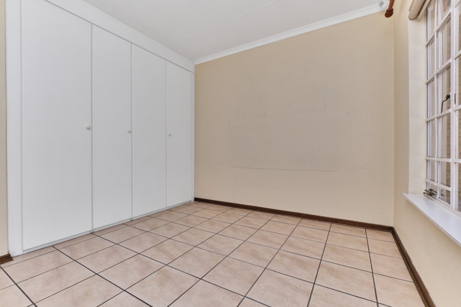 2 Bedroom Property for Sale in Wilgeheuwel Gauteng