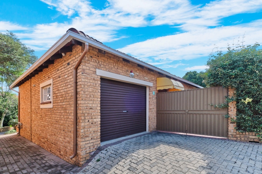 2 Bedroom Property for Sale in Wilgeheuwel Gauteng