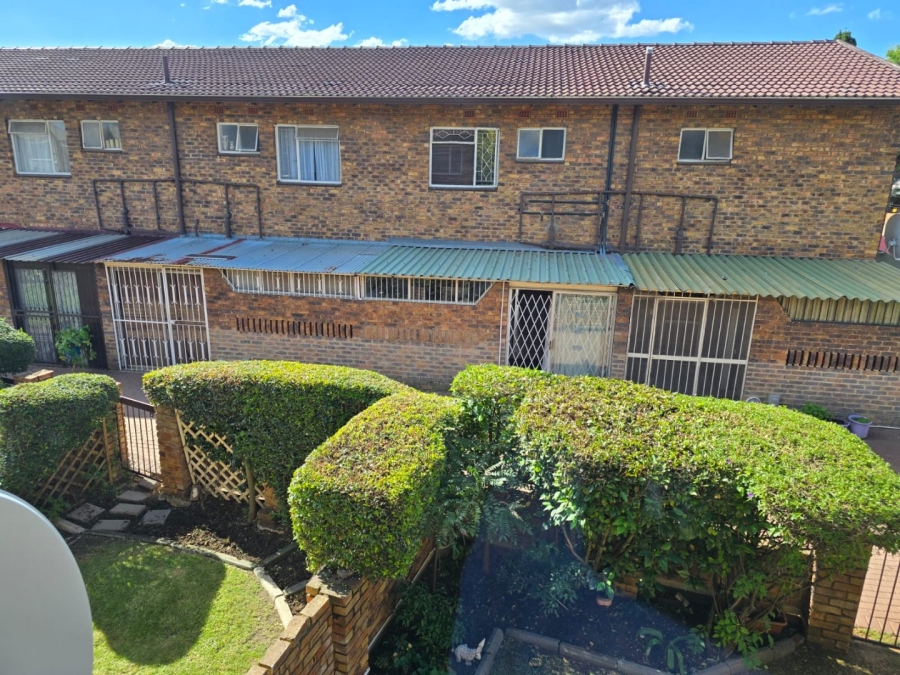 To Let 2 Bedroom Property for Rent in Dayanglen Gauteng