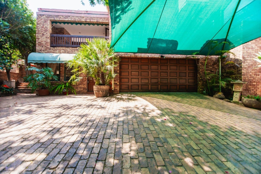 4 Bedroom Property for Sale in Faerie Glen Gauteng