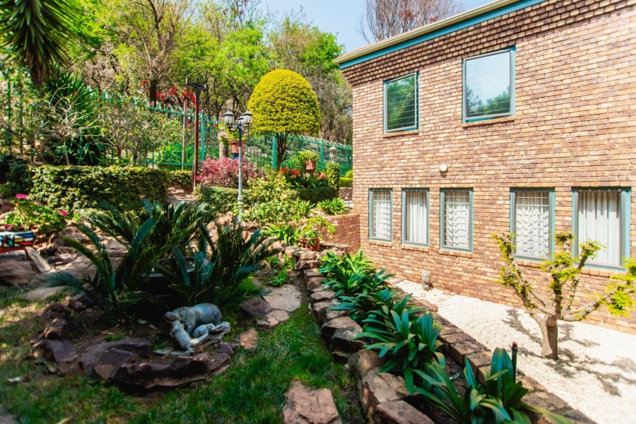 4 Bedroom Property for Sale in Faerie Glen Gauteng