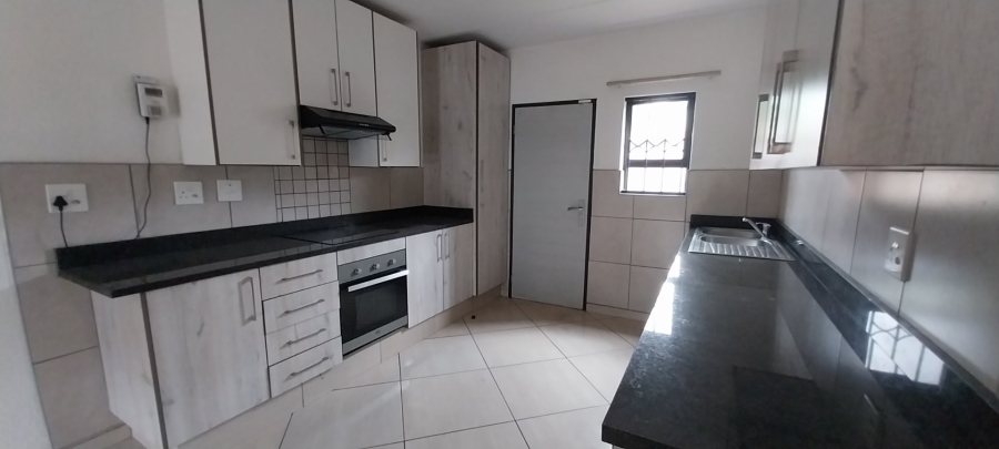 To Let 2 Bedroom Property for Rent in Ravenswood Gauteng