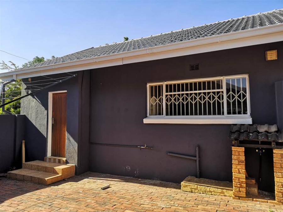 To Let 2 Bedroom Property for Rent in Glen Austin Gauteng