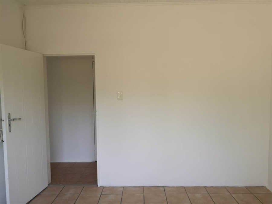 To Let 2 Bedroom Property for Rent in Glen Austin Gauteng