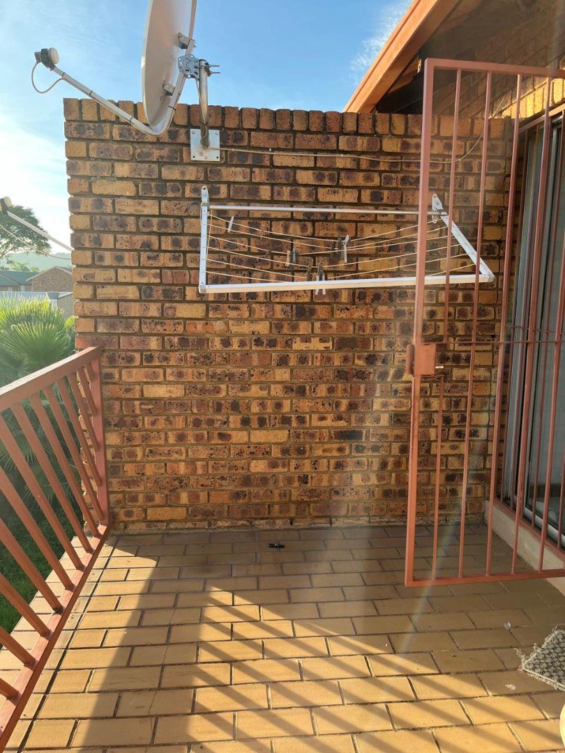 To Let 2 Bedroom Property for Rent in Faerie Glen Gauteng