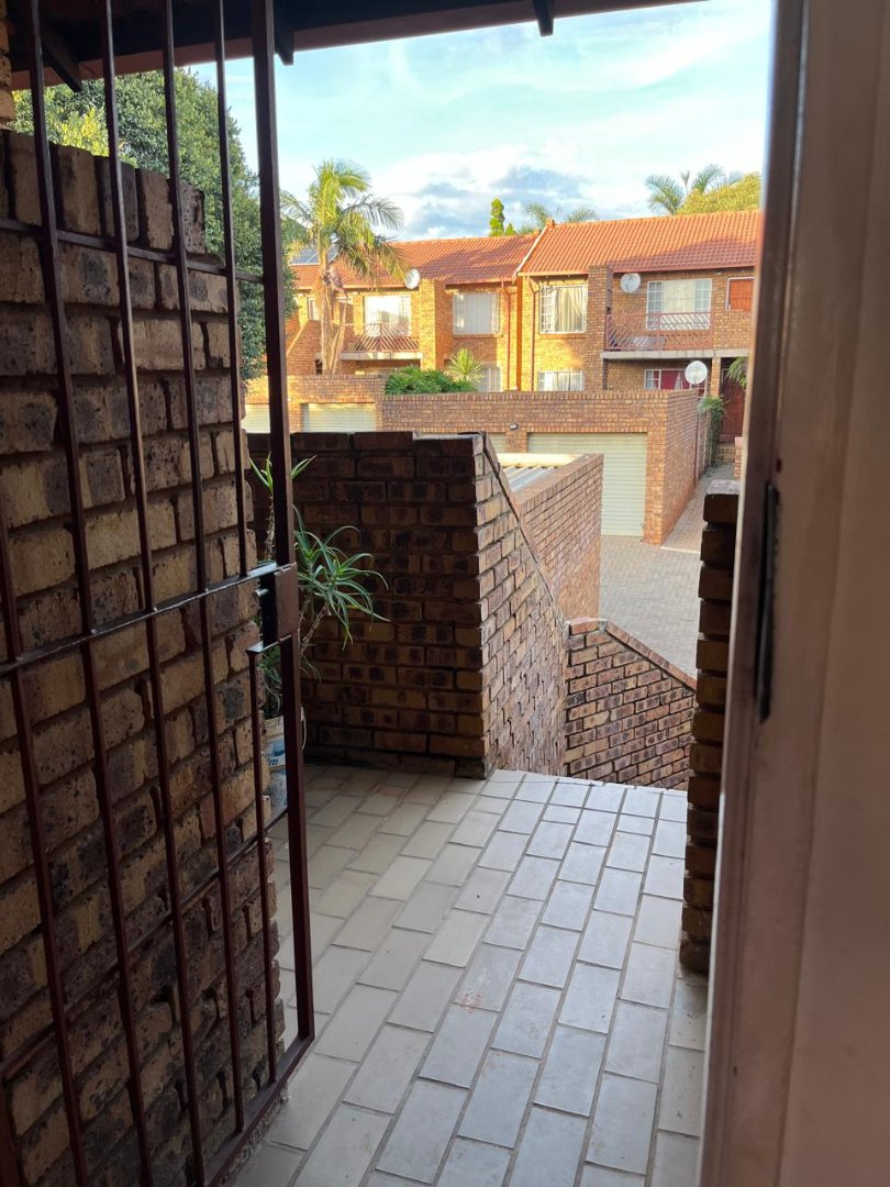 To Let 2 Bedroom Property for Rent in Faerie Glen Gauteng