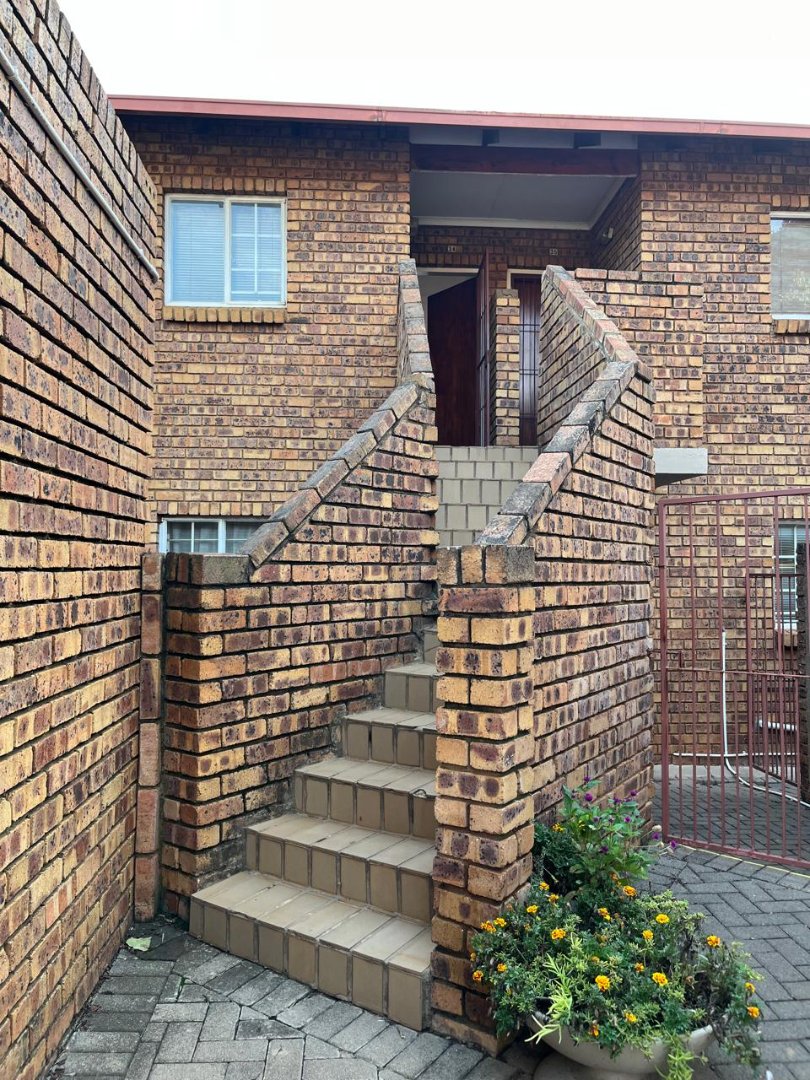 To Let 2 Bedroom Property for Rent in Faerie Glen Gauteng