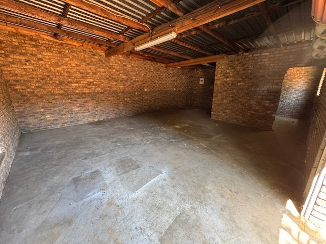 5 Bedroom Property for Sale in Glen Marais Gauteng