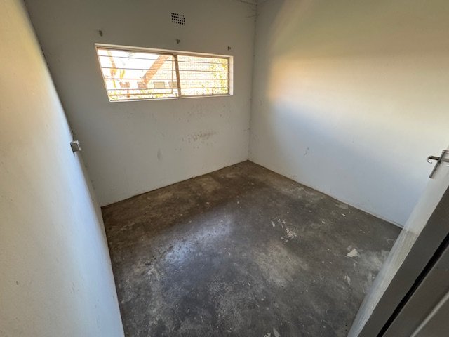 5 Bedroom Property for Sale in Glen Marais Gauteng