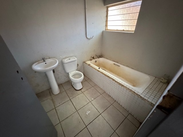 5 Bedroom Property for Sale in Glen Marais Gauteng