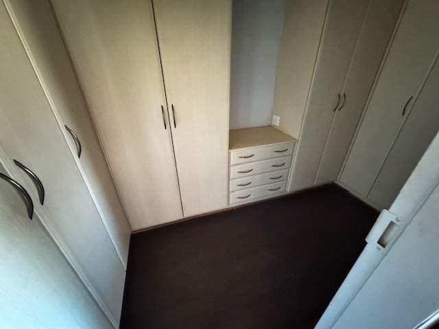 5 Bedroom Property for Sale in Glen Marais Gauteng
