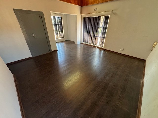 5 Bedroom Property for Sale in Glen Marais Gauteng