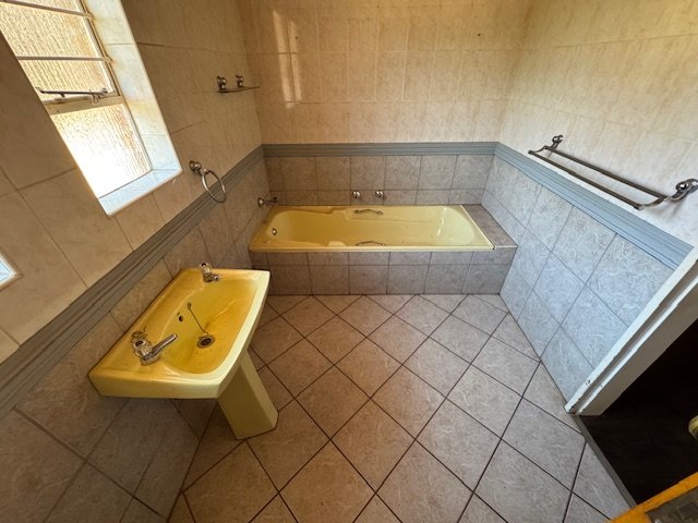 5 Bedroom Property for Sale in Glen Marais Gauteng